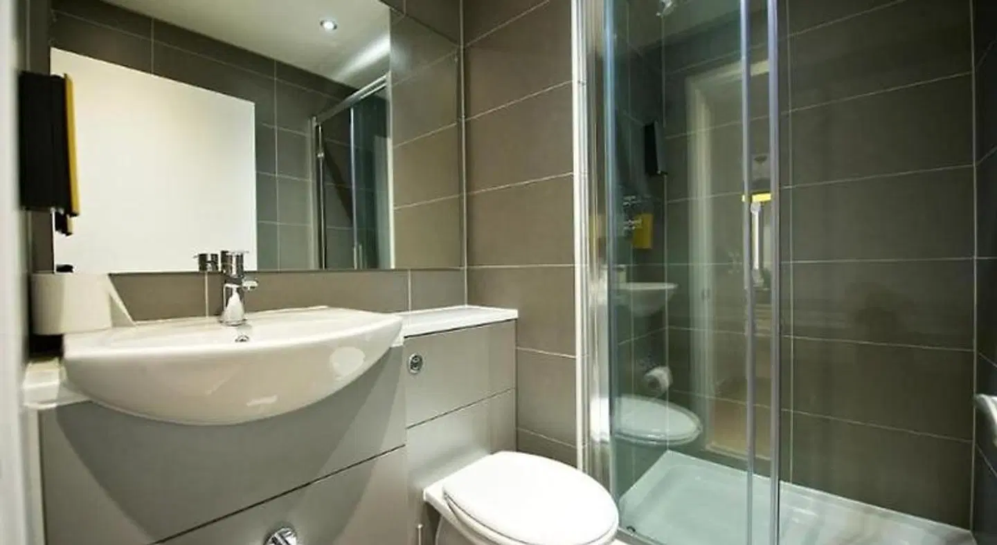 Staycity Aparthotels - Birmingham Central Newhall Square BATHROOM