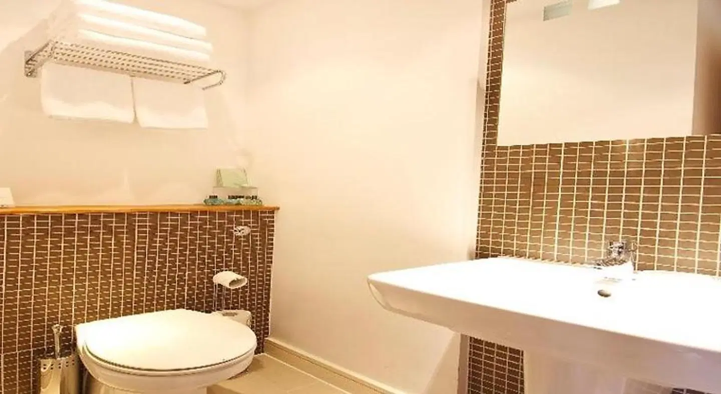 The Cleveland ROOM_EXAMPLE