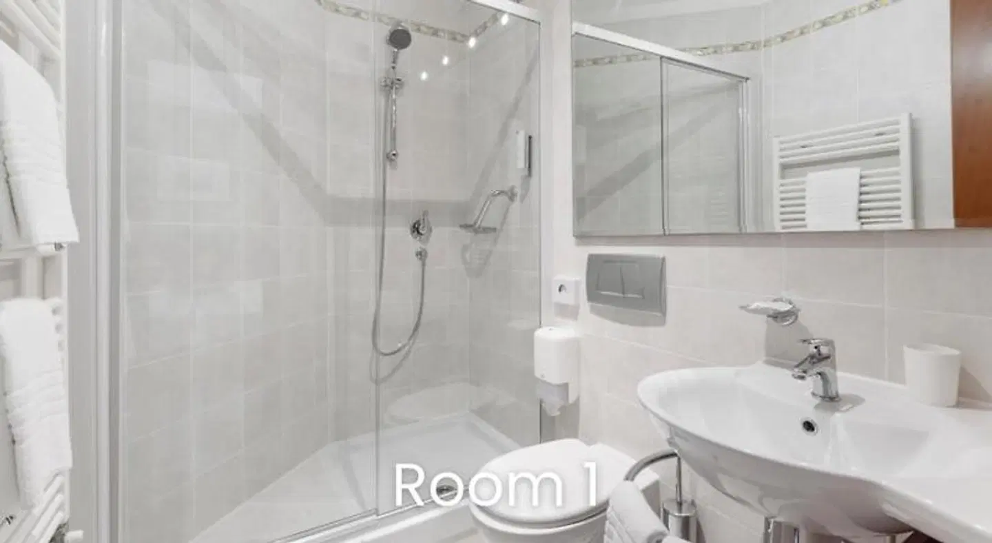 Hotel Delfino Lugano BATHROOM