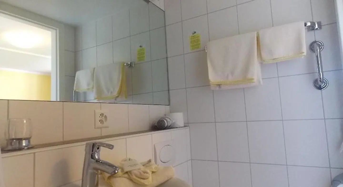 Hotel Restaurant Eichberg BATHROOM
