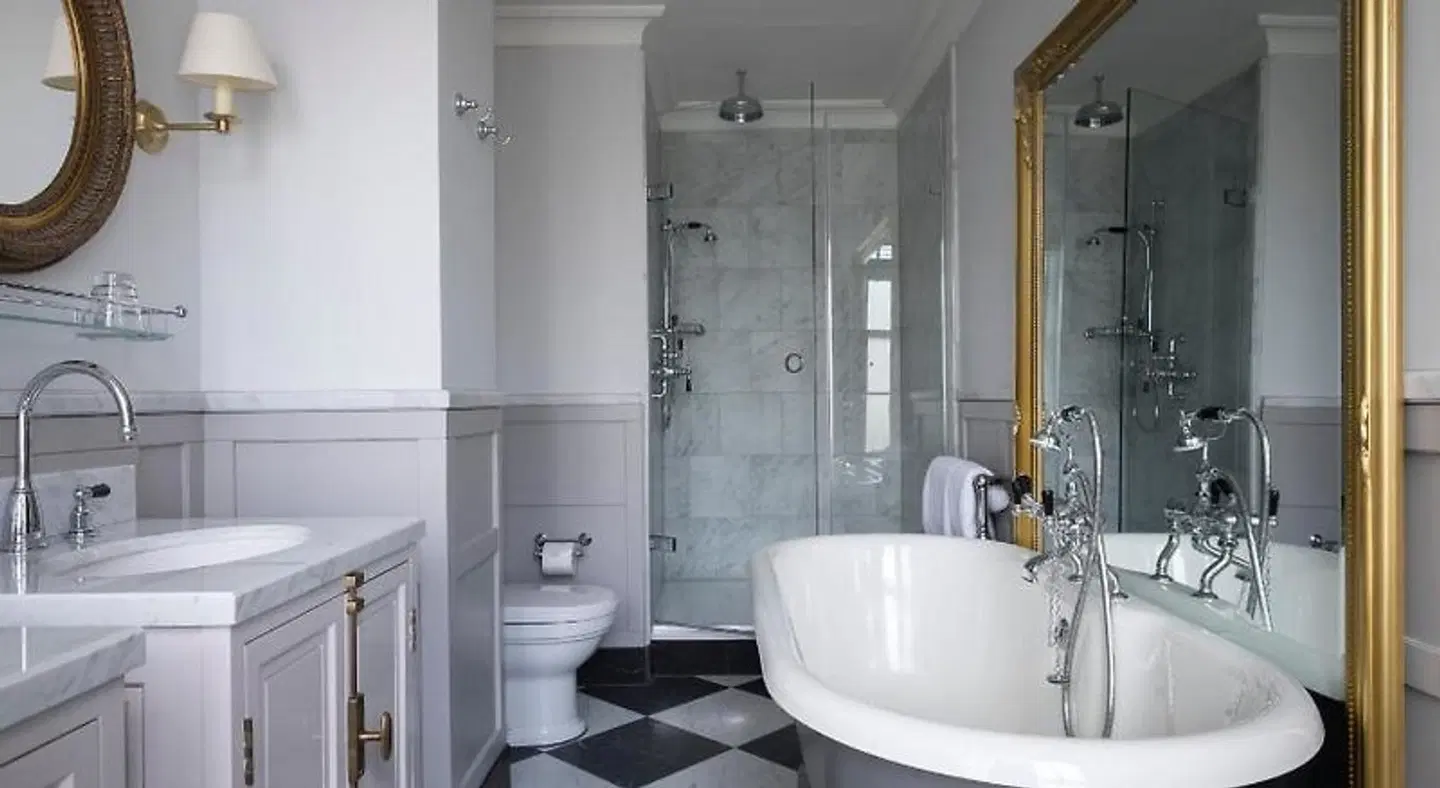 The Gleneagles Hotel BATHROOM