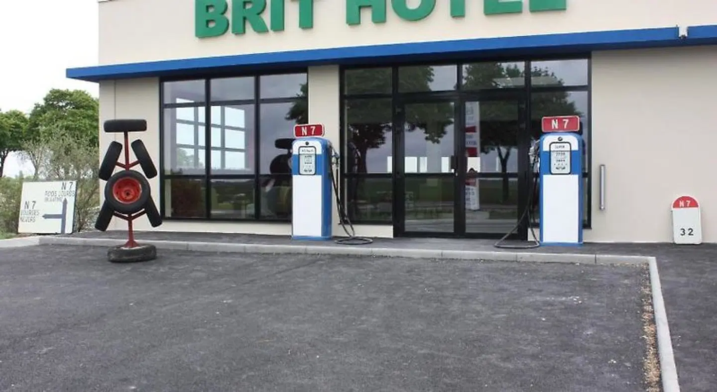 Brit Hotel Montargis EXTERIOR