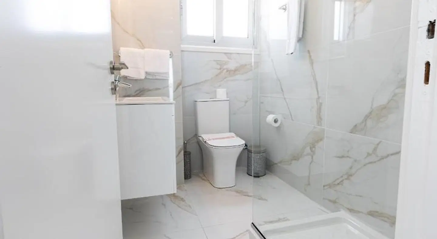 Protaras Plaza BATHROOM