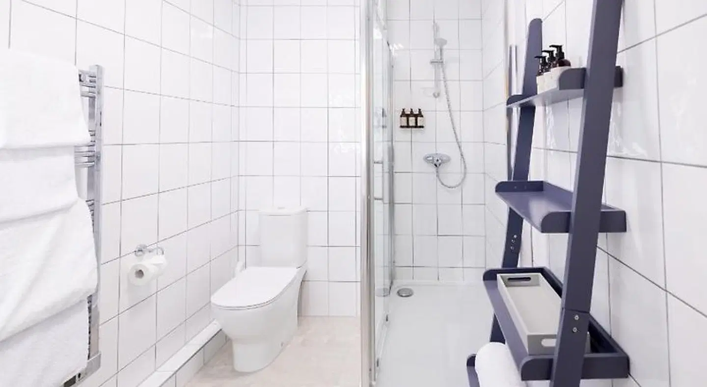 SACO Jersey - Merlin House BATHROOM
