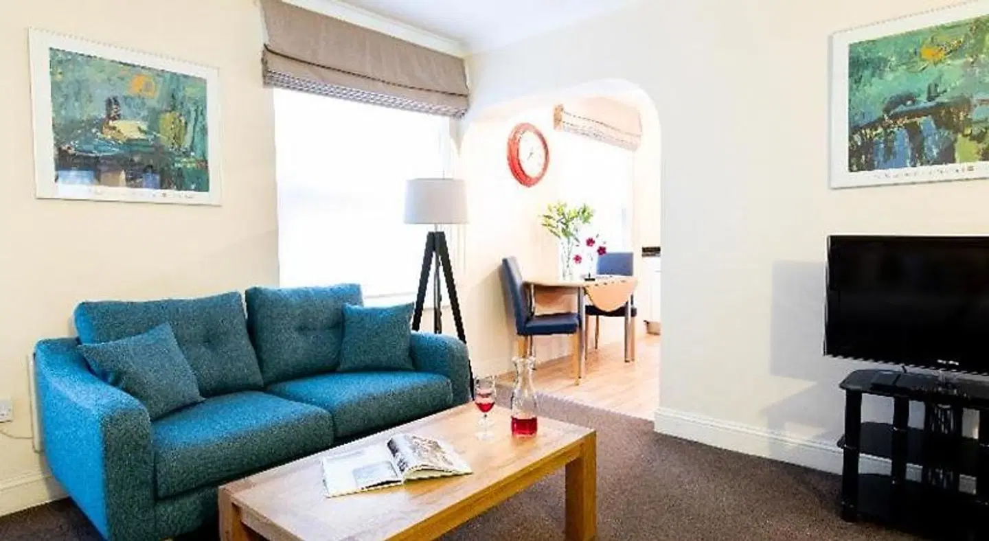 SACO Jersey - Merlin House LOUNGE_LOBBY