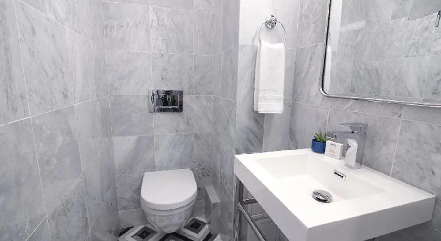 Hotel Belleclaire BATHROOM