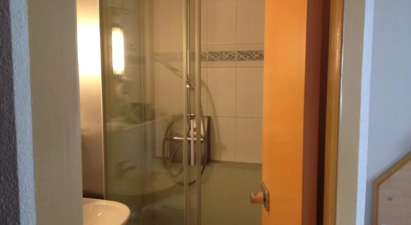 Doubs Hôtel Besançon Ecole Valentin BATHROOM