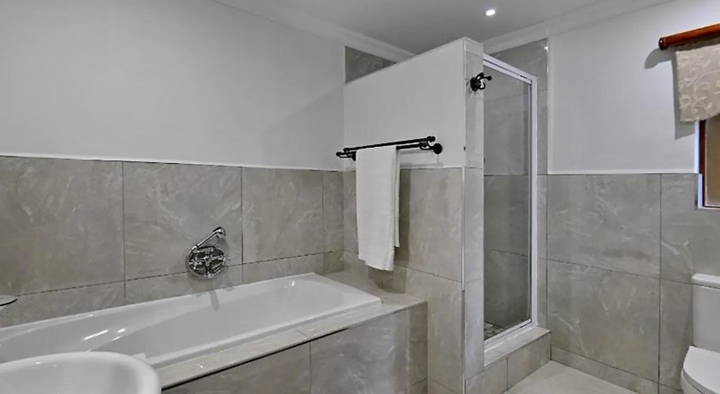 Black Eagle Boutique Hotel and Conferences BATHROOM