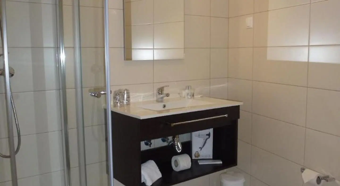 Vicentina Aparthotel BATHROOM