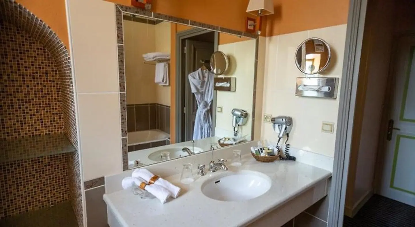 Château De Noizay BATHROOM