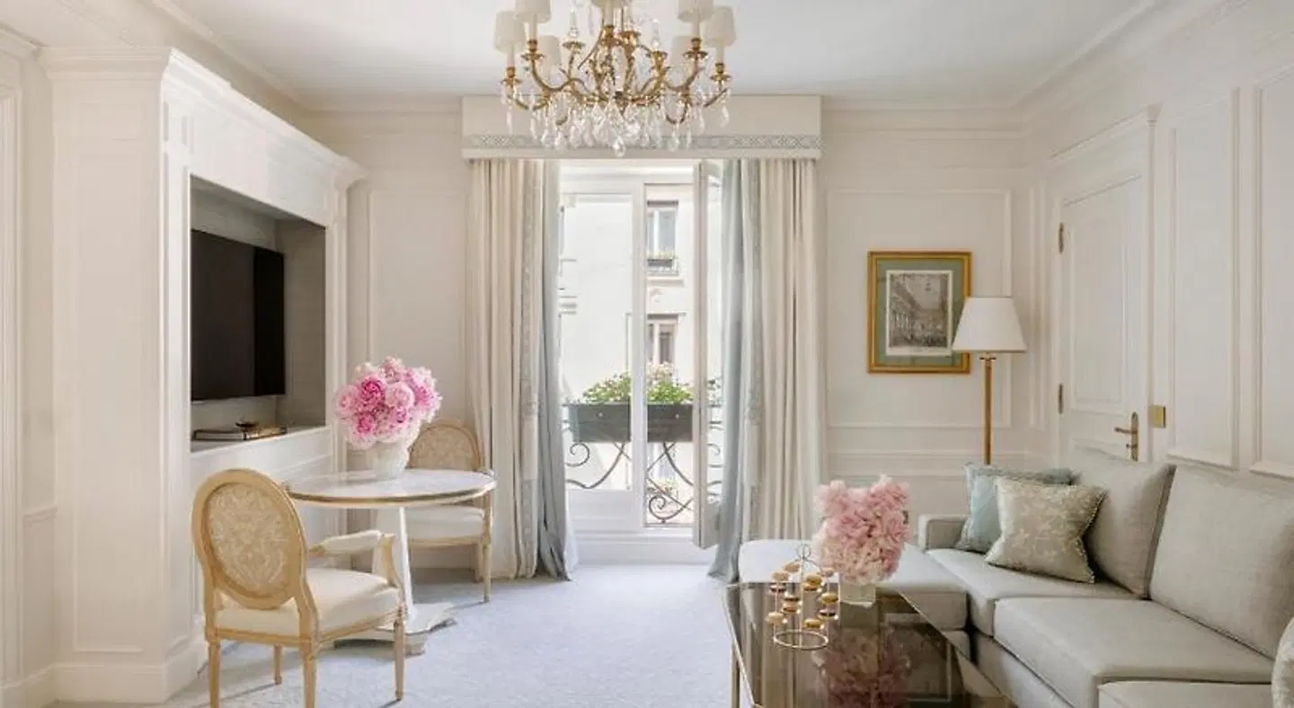 Four Seasons Hotel George V Paris ROOM_EXAMPLE