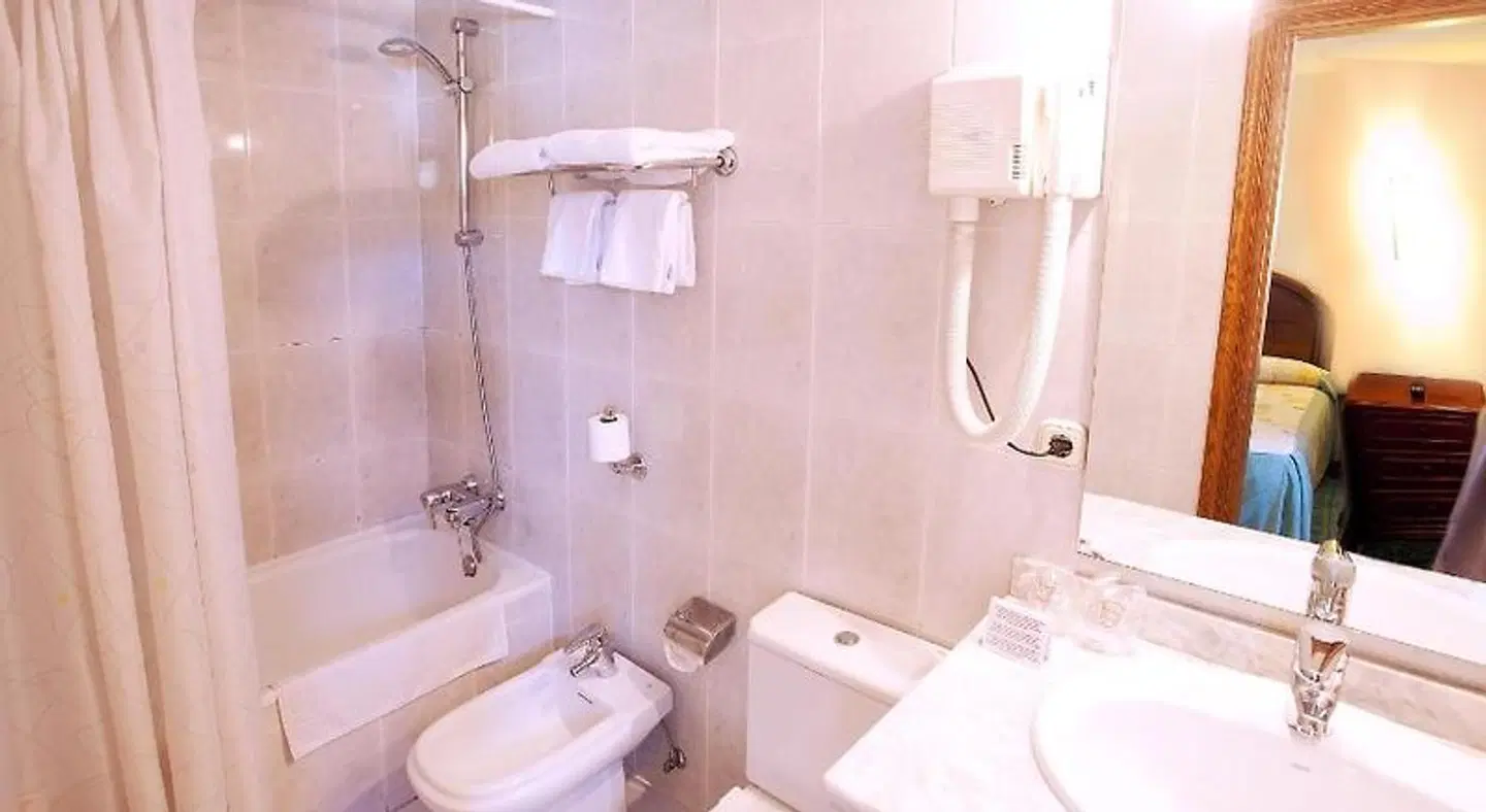 Hotel Venta Etxalar BATHROOM