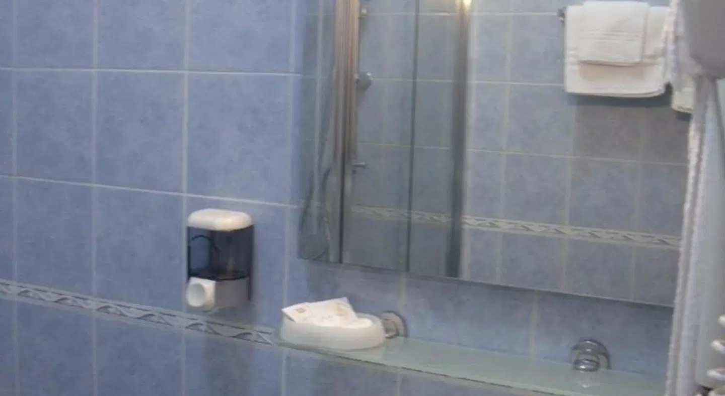 B&B Soriano44 BATHROOM