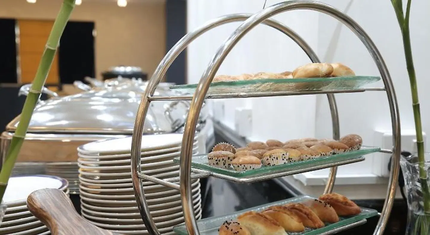 Lamar Al Bawadi Hotel INDOOR_POOL