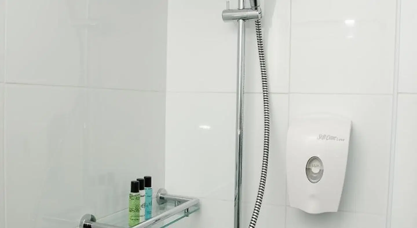 Eyal Hotel by Smart Hotels BATHROOM