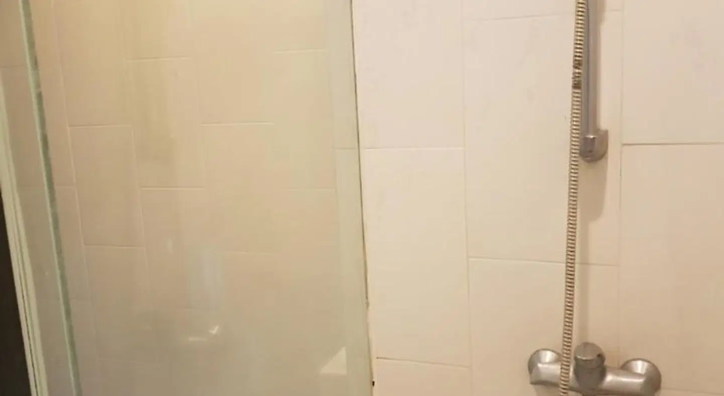 N3 Hotel BATHROOM
