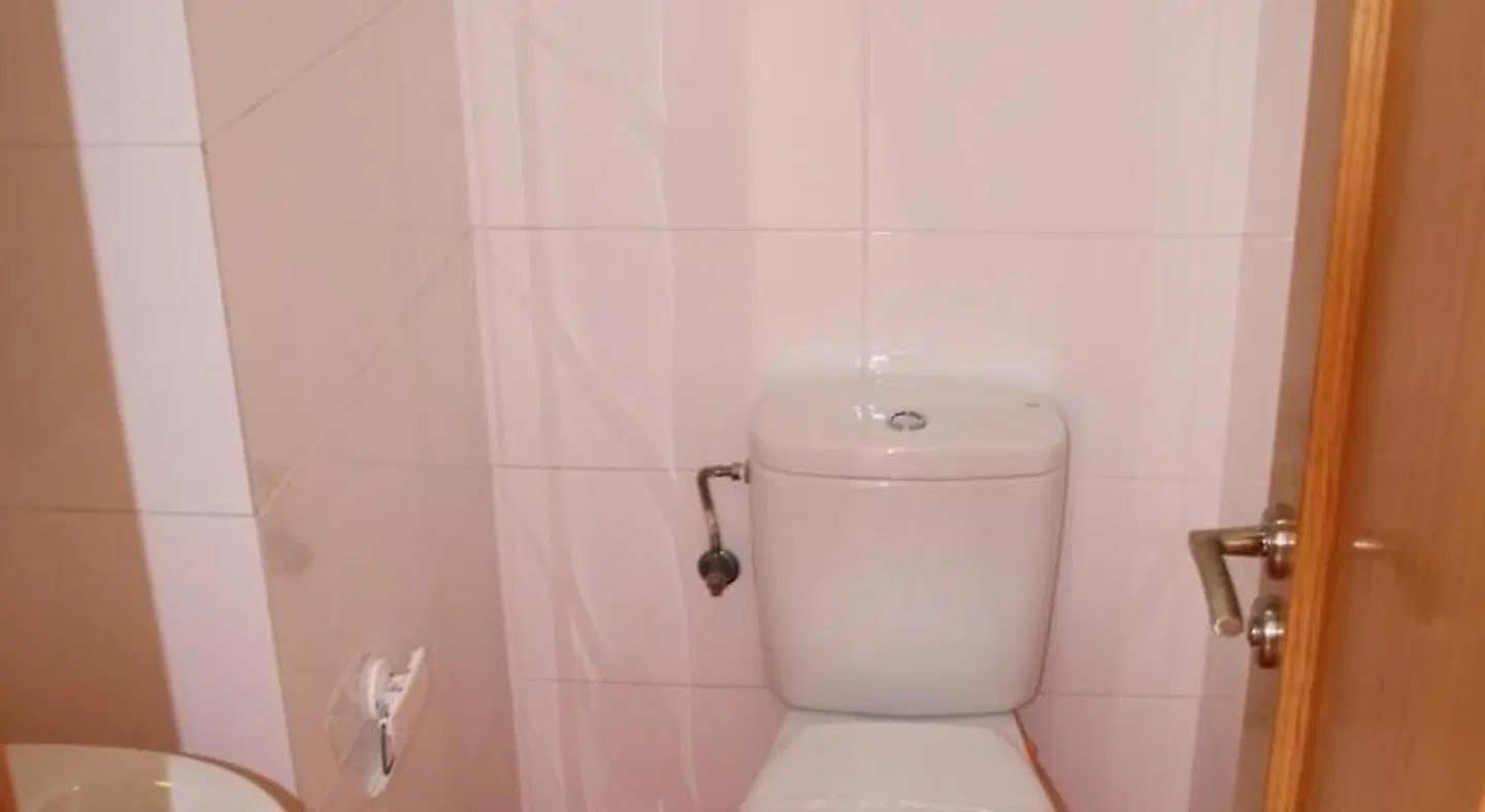 Kione Villamar BATHROOM