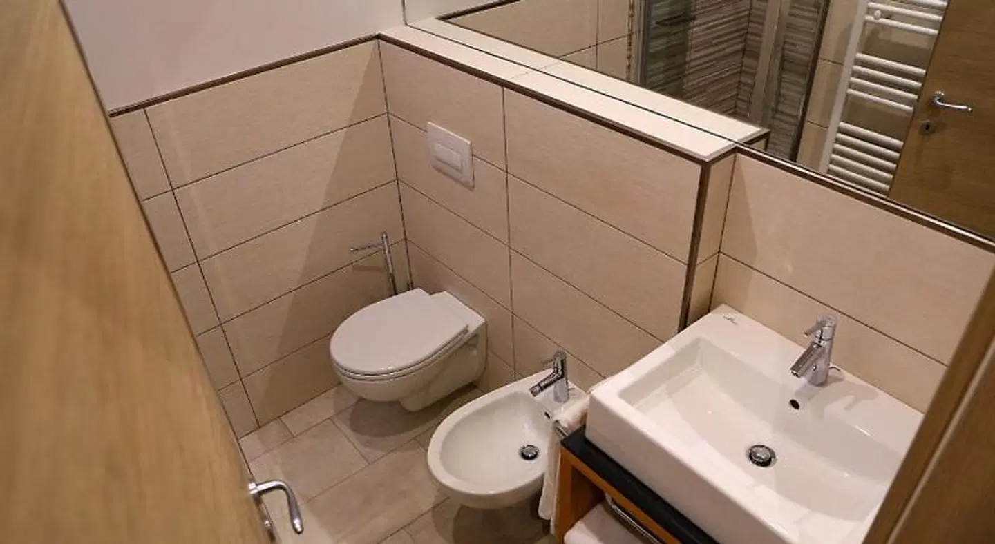 Dada Mountain Hotel BATHROOM