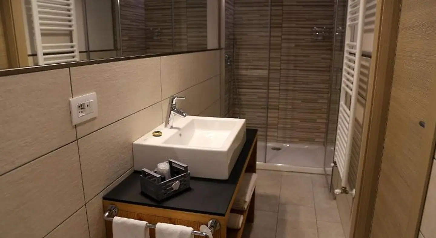 Dada Mountain Hotel BATHROOM