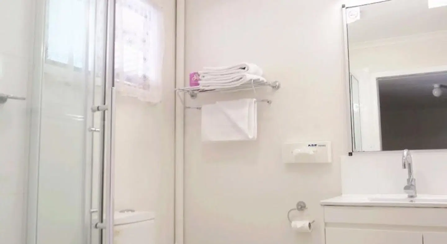 Mackay Motor Inn BATHROOM