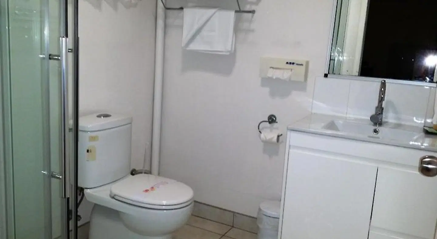 Mackay Motor Inn BATHROOM