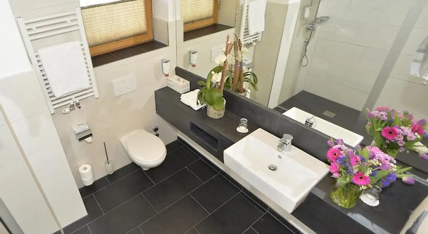 Hotel Karwendelhof BATHROOM