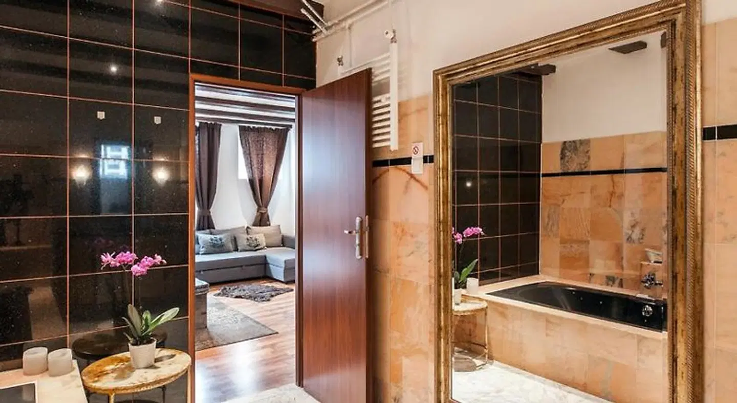 Crown Bed and Breakfast Amsterdam BATHROOM