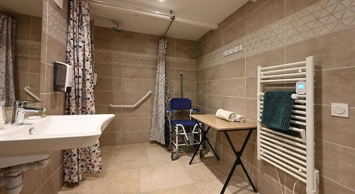 Hotel De La Croisee BATHROOM