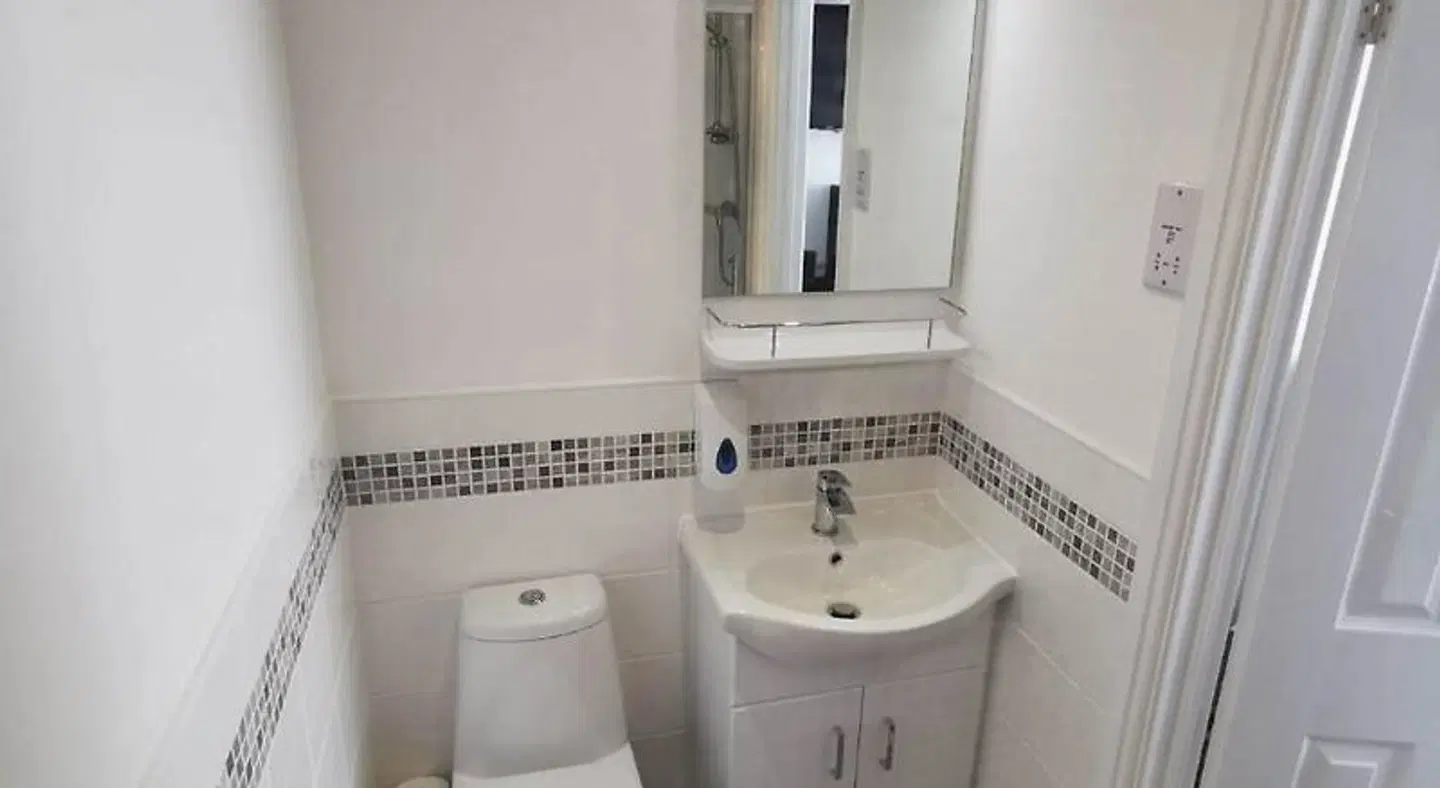 The Kerswell Hotel BATHROOM