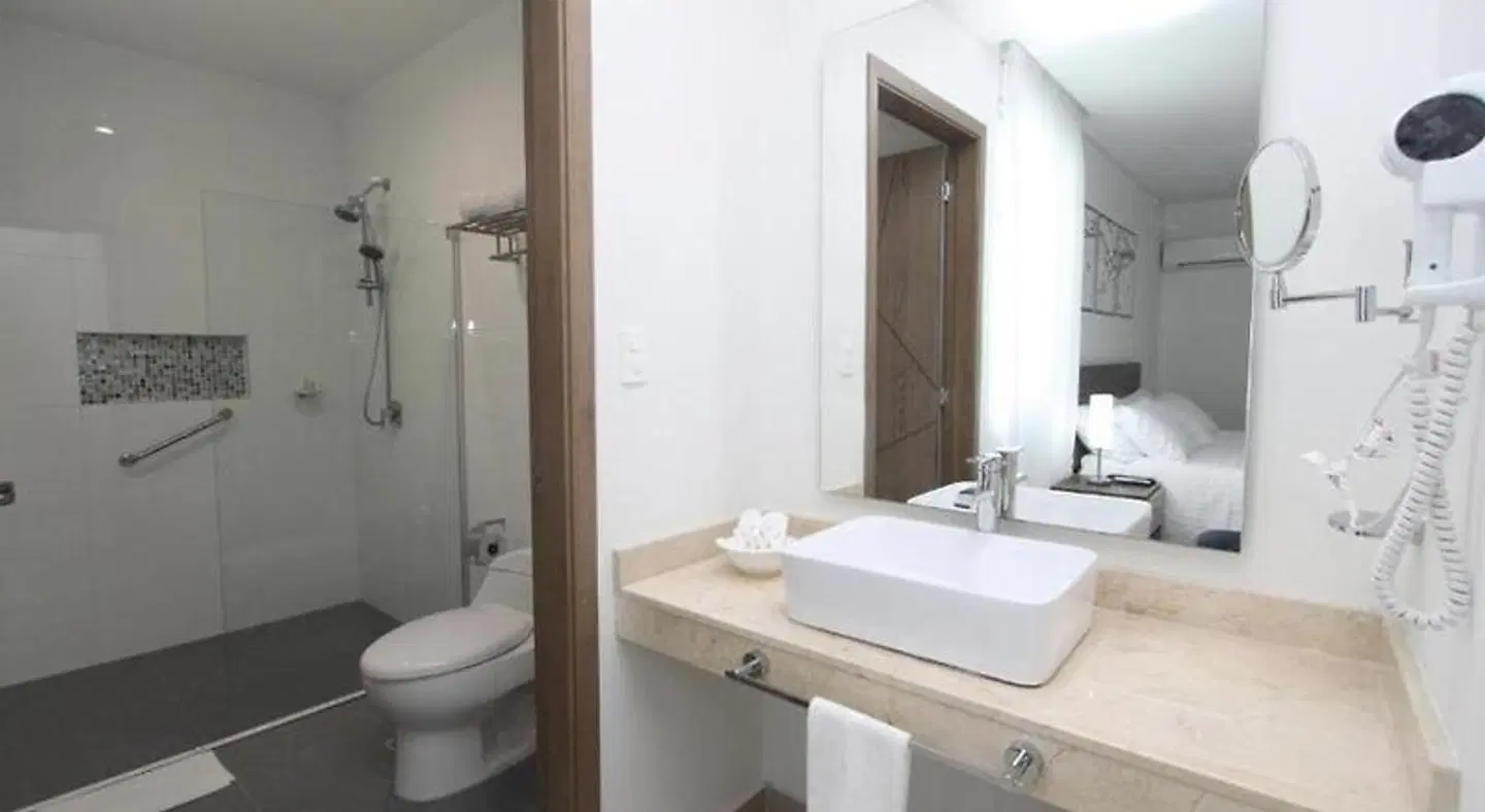 Oxford Barranquilla BATHROOM