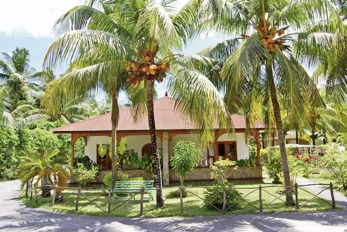 The Islander Hotel EXTERIOR