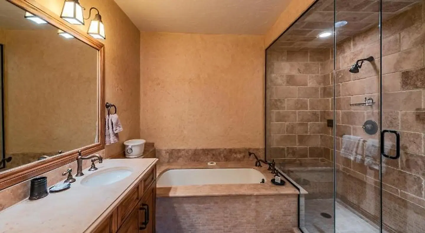 Creekside at Beaver Creek BATHROOM