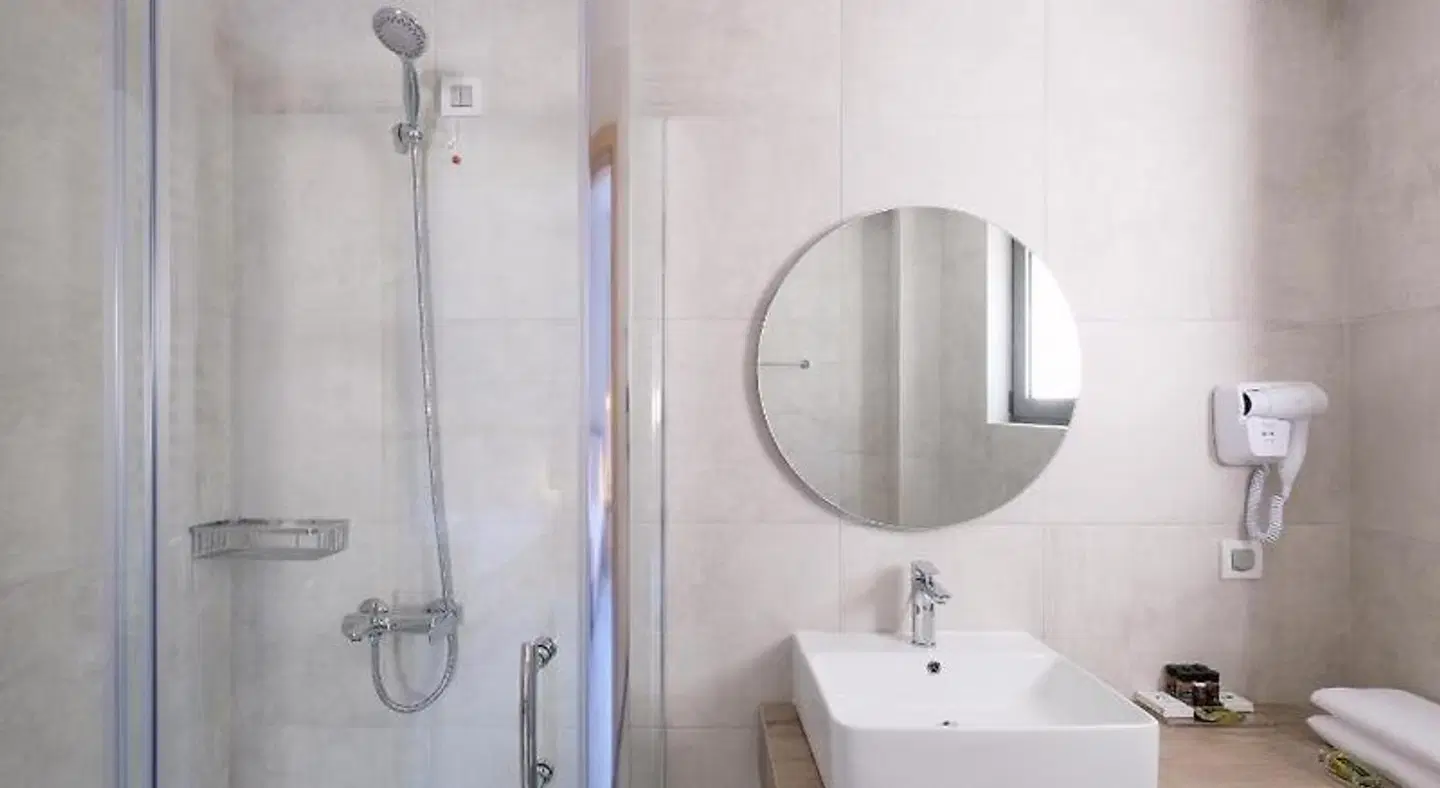 Margo Beach Hotel BATHROOM