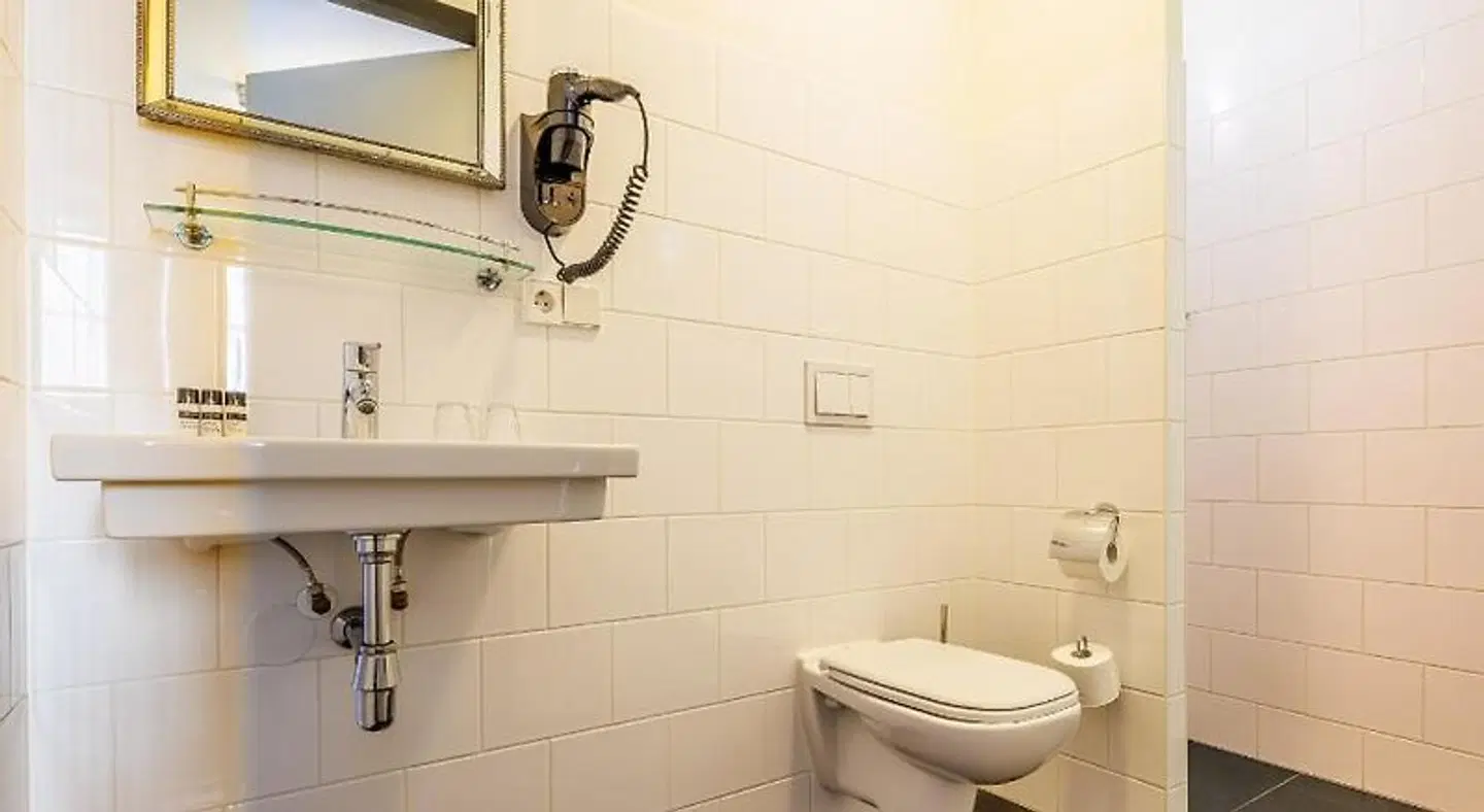 Grand Hotel Alkmaar BATHROOM