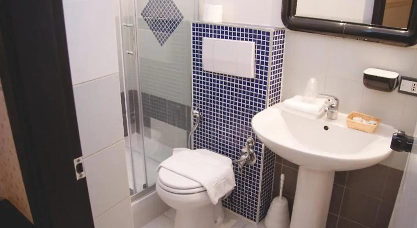 Letizia BATHROOM