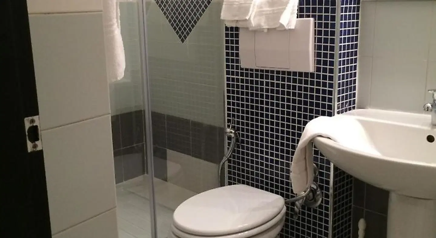 Letizia BATHROOM