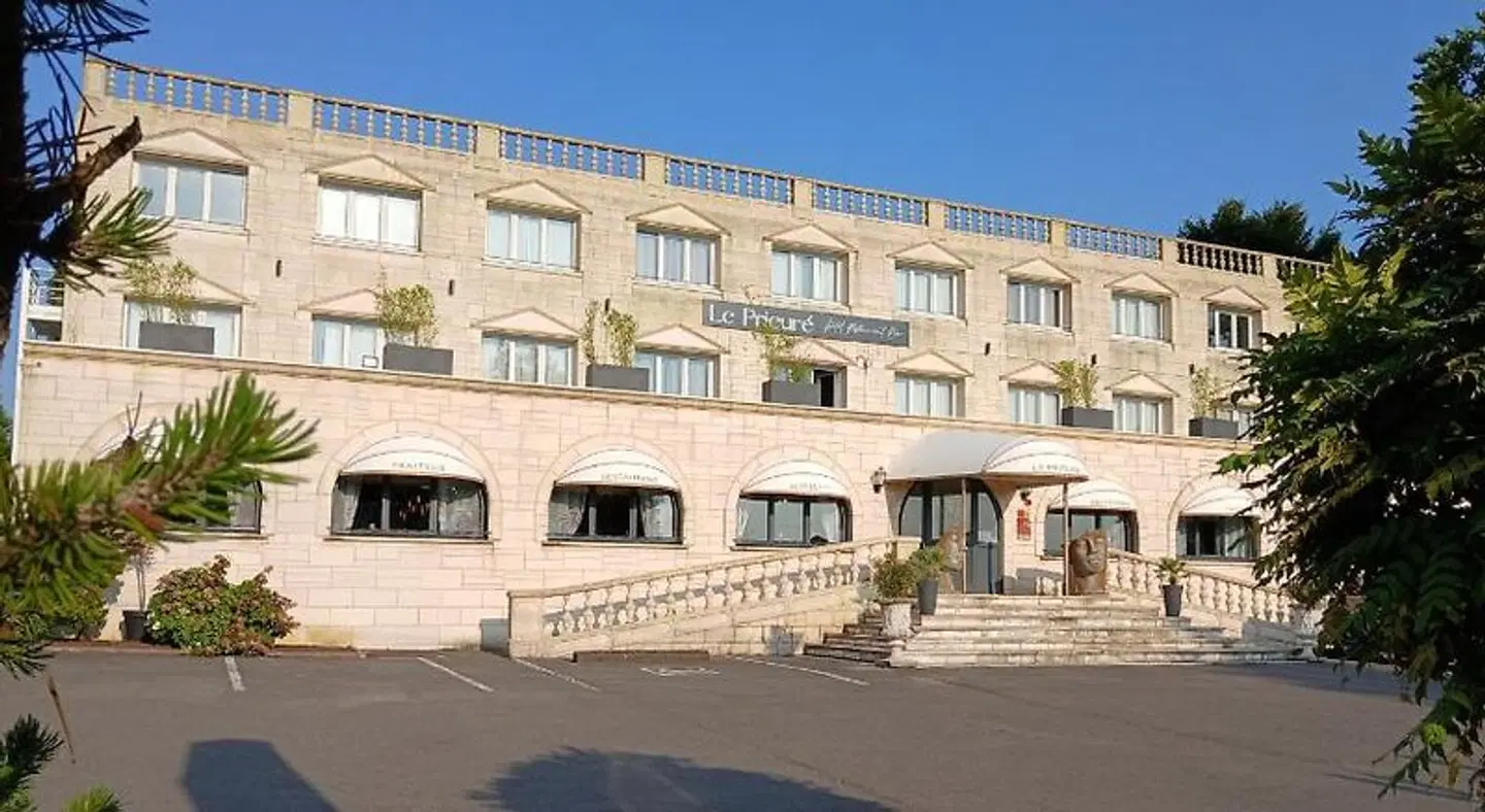 Logis Hôtel le Prieuré EXTERIOR