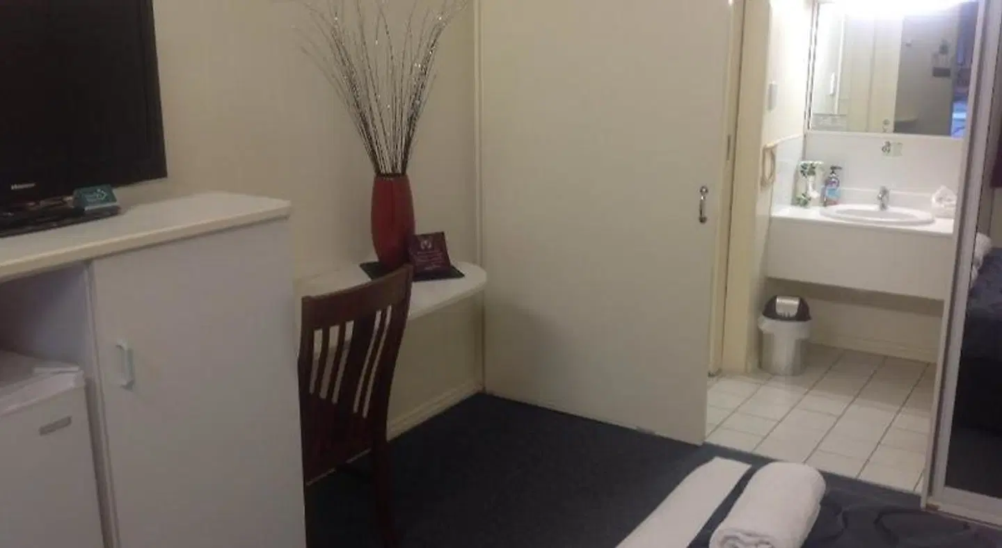 Parkside Motel & Licensed Restaurant ROOM_EXAMPLE