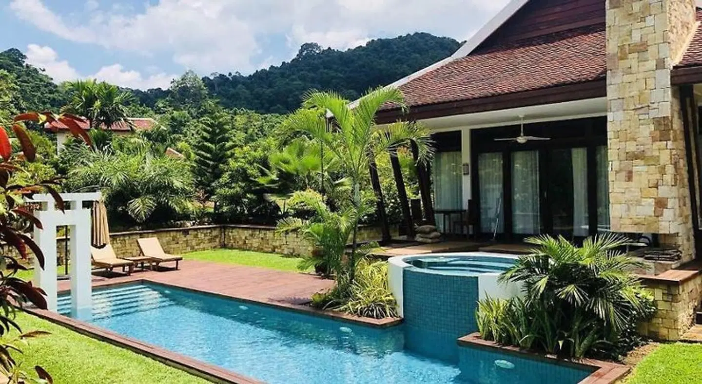 Cominsia Lodge OUTDOOR_POOL