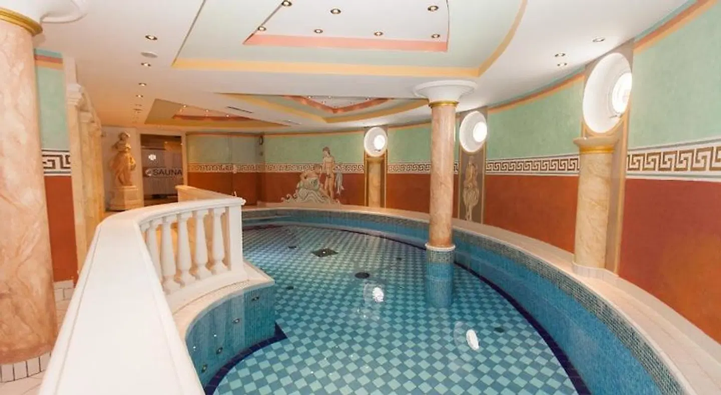 Hotel Schlosshof INDOOR_POOL