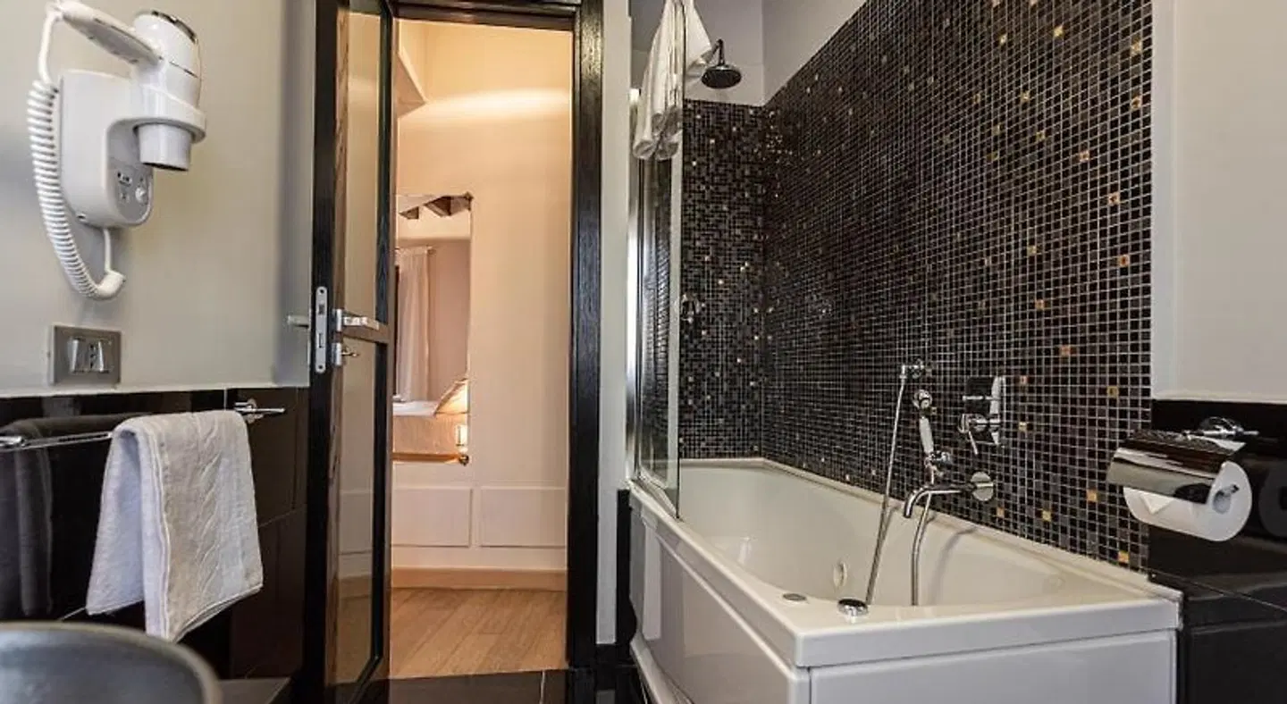 Gratteri Resort BATHROOM