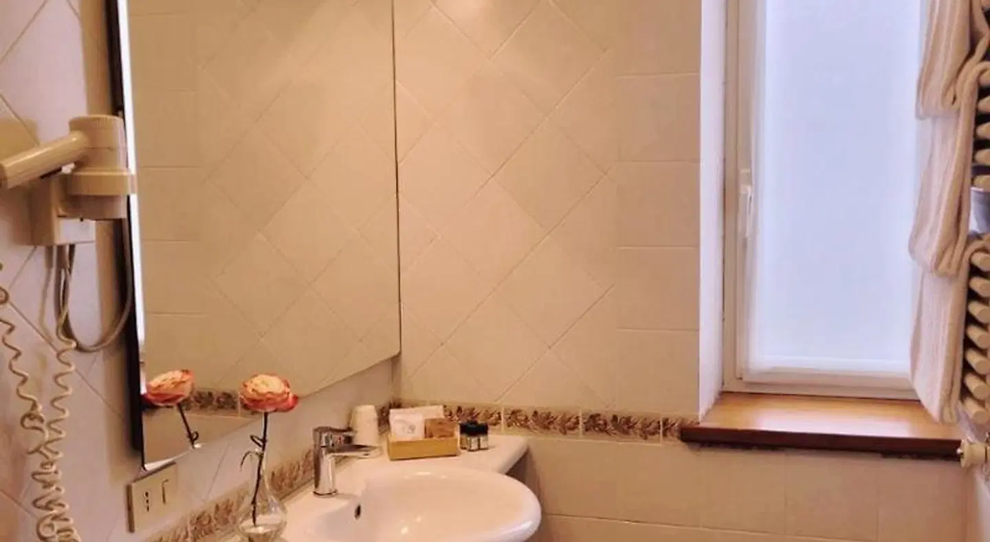 Squarciarelli BATHROOM