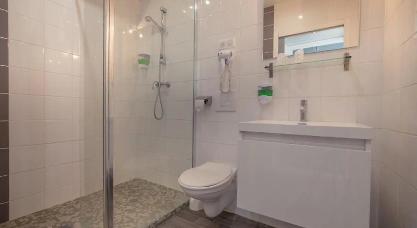 Le Matisse BATHROOM