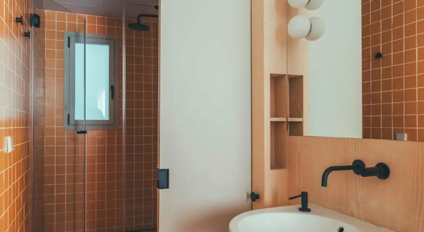 No 23 - The Streets Apartments Barcelona BATHROOM