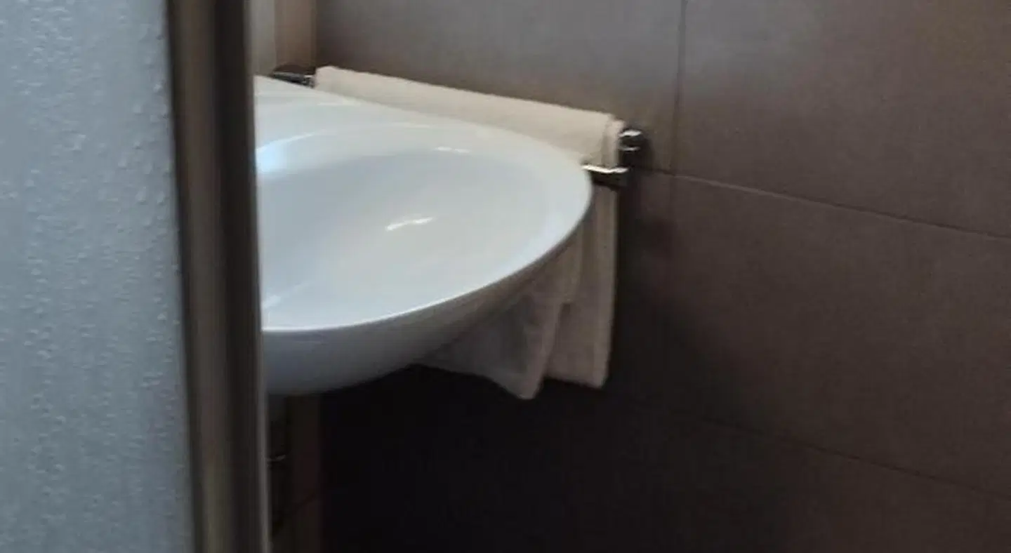 Am Theater BATHROOM