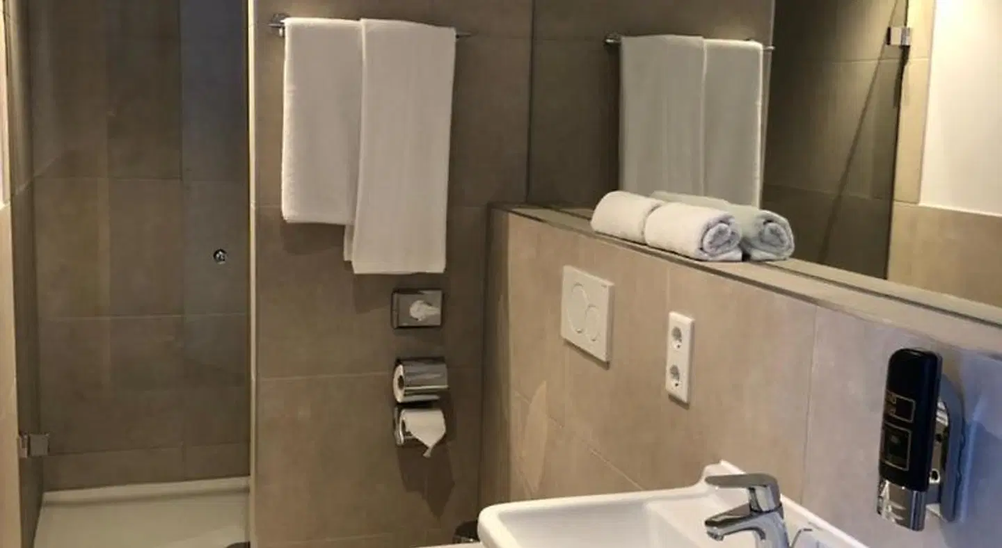 Hotel Kranenborgh Steinhude am Meer BATHROOM