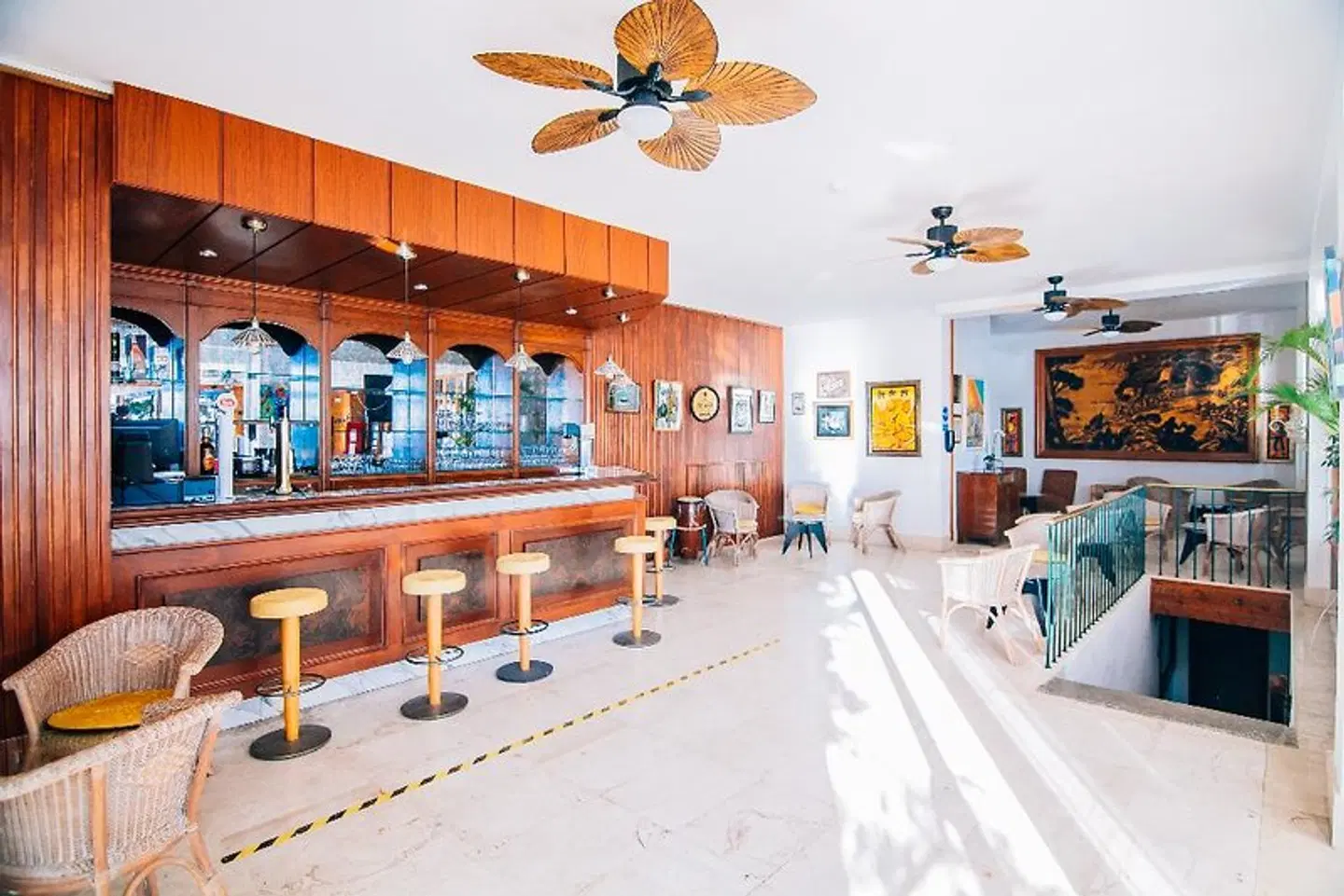 Hotel Roger De Flor By Seleqtta BAR