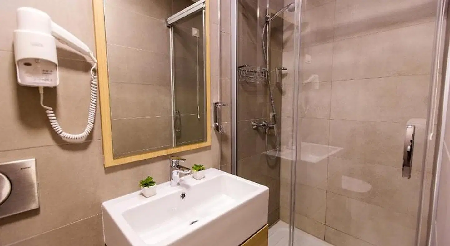 Hotel Crikvenica BATHROOM