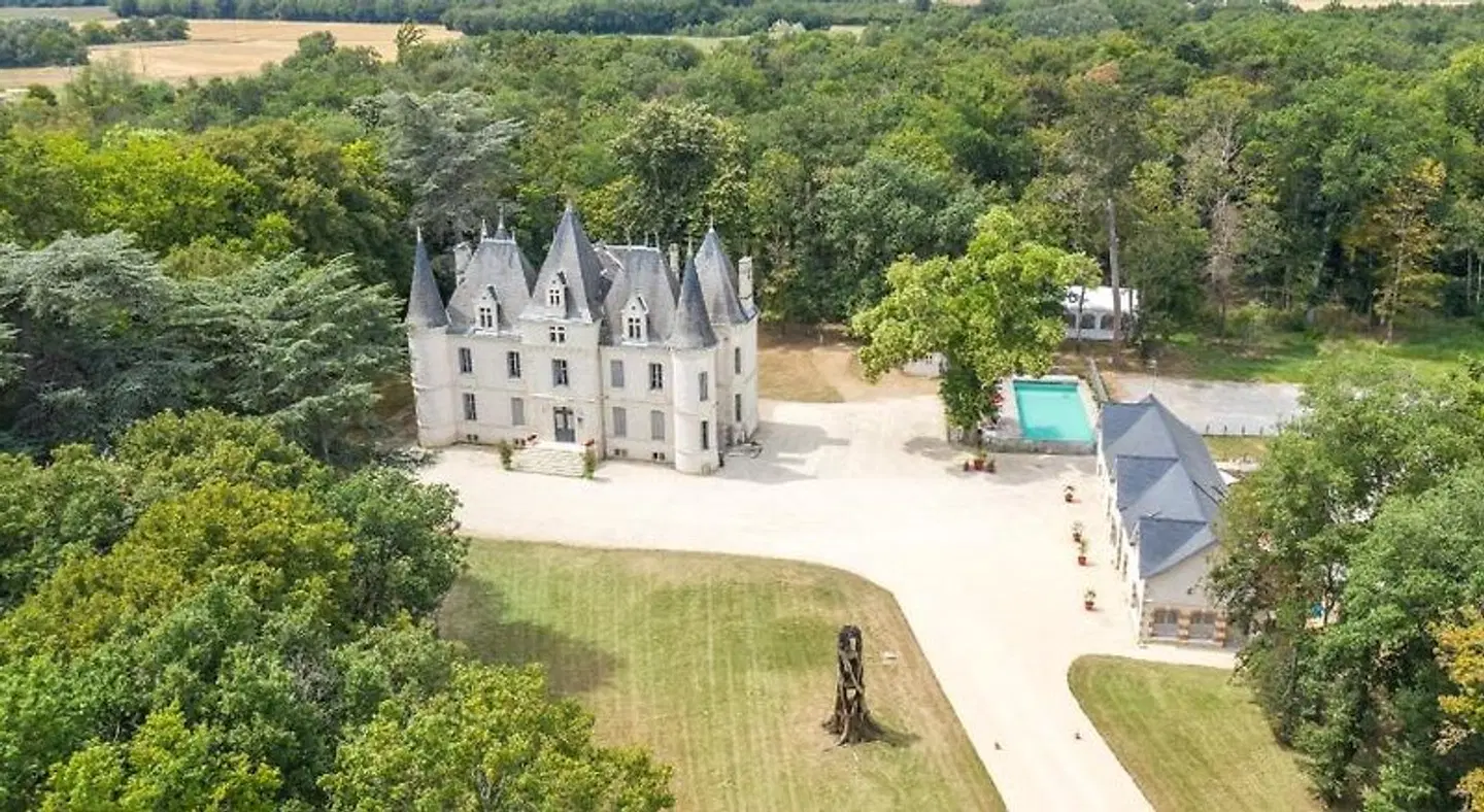 Château de Baillant EXTERIOR