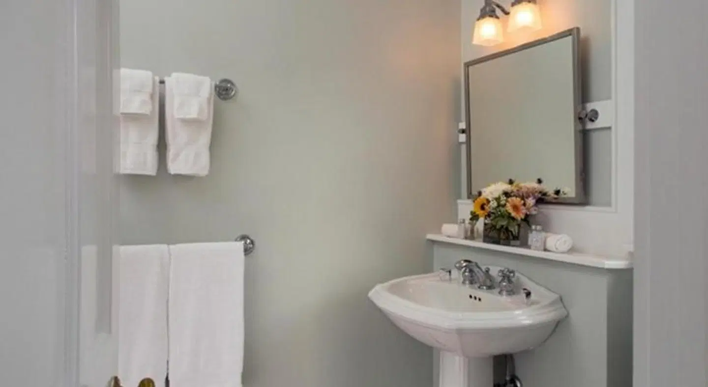 Shelter Island House BATHROOM